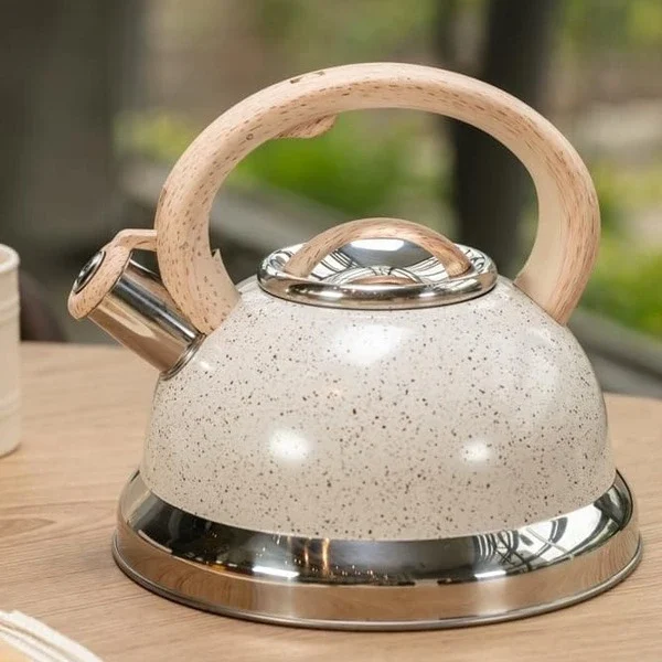 Chaleira de Inox com Apito Brinox Roma com Indução ambientada
