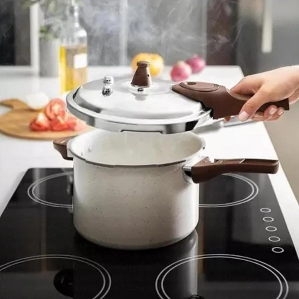 Panela de Pressão Brinox Pressure ambientada